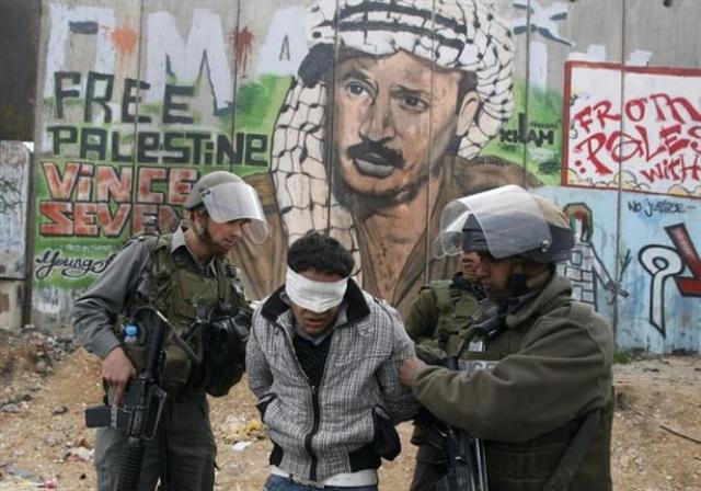 الاحتلال الإسرائيلي يعتقل 14 فلسطينيا 