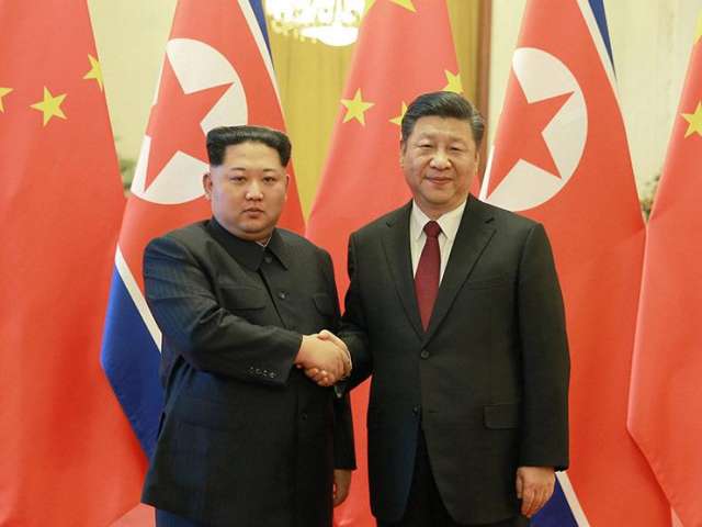 الرئيس الصيني شي جين وزعيم كوريا الشمالية كيم جونج