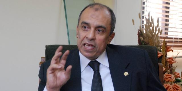 وزير الزراعة عز الدين أبو ستست