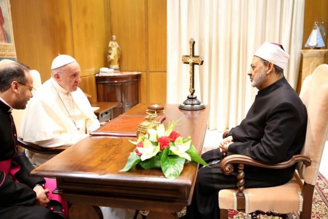 الإمام الأكبر وبابا الفاتيكان ( قطبي الإسلام والمسيحية)