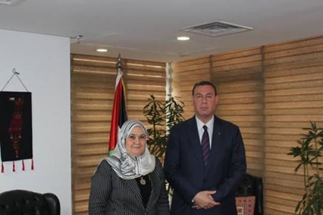 السفير دياب اللوح يستقبل  وزيرة شؤون المرأة الفلسطينية