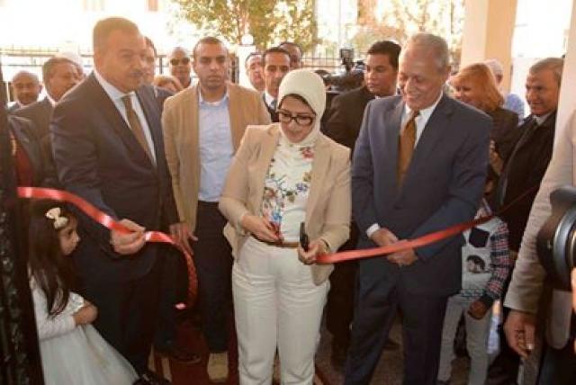 وزيرة الصحة تفتتح وحدة صحة أسرة الشيخ موسي بالأقصر