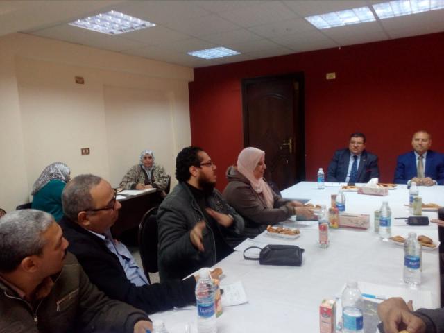  نائب محافظ القاهرة يعقد إجتماع بحى المطرية