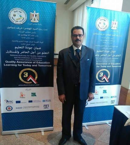 الدكتور محمد عبد الفتاح  الشربيني الأستاذ بقسم الفيزياء
