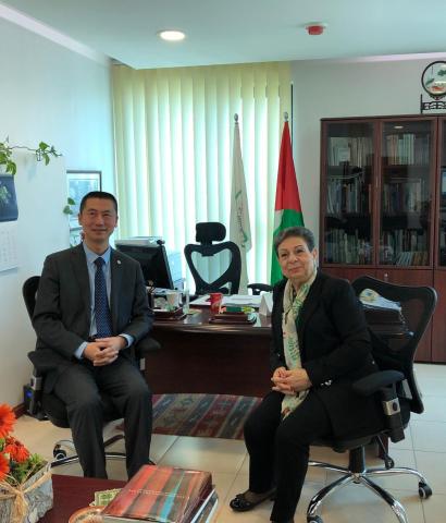 حنان عشراوي تستقبل سفير جمهورية الصين الشعبية لدى فلسطين 