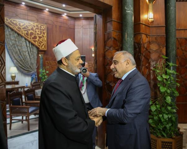 الإمام الأكبر خلال استقبال رئيس الوزراء العراقي