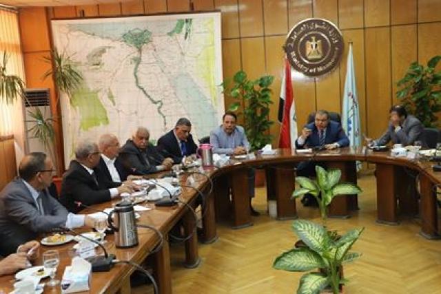 اجتماع وزير القوى العاملةبأعضاء مجلس إدارة الاتحاد العام لنقابات عمال مصر