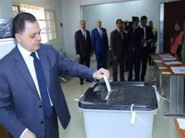 محمود توفيق وزير الداخلية يدلى بصوته فى الإستفتاء على التعديلات الدستورية
