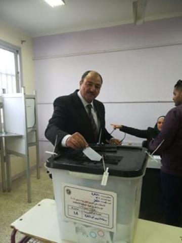 البدويهي يدلي بصوته في الاستفتاء