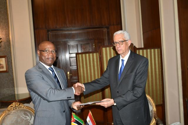 نائب وزير الخارجية للشئون الأفريقية يلتقي وزير خارجية موزمبيق