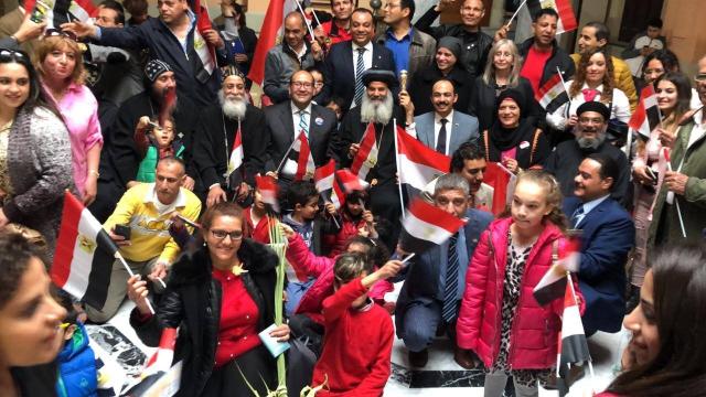 أبناء الجالية المصرية في روما يتوافدون على السفارة للتصويت في اليوم الأخير للاستفتاء
