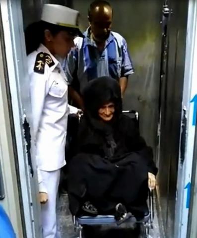 مديرية أمن القاهرة تتولى نقل سيدة مسنة لإحدى دور الرعاية
