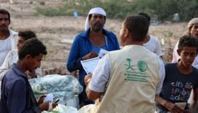 مركز الملك سلمان للإغاثة مواد إيوائية في عدن و200 طن تمور بجيبوتي