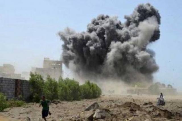مقاتلات دعم الشرعية في اليمن تدمر مخزن أسلحة