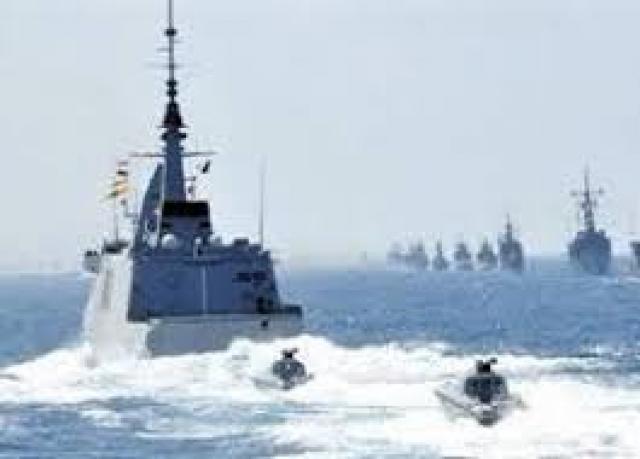 القوات البحرية تنجح في إنقاذ يخت يحمل سائحين من الغرق بالبحر الأحمر