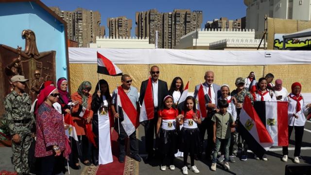 الطلاب يرتدون علم مصر