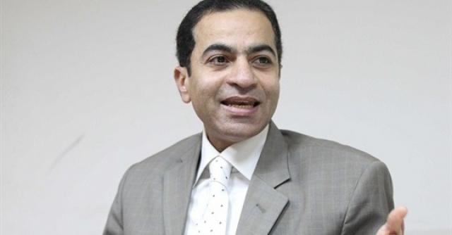  الدكتور هشام إبراهيم أستاذ التمويل والاستثمار