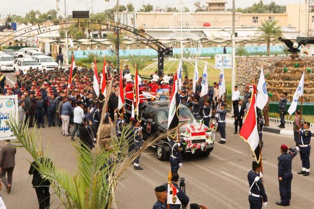 رئيس الوزراء  العراقي يشارك بتشييع قائد الفرقة الرابعة 
