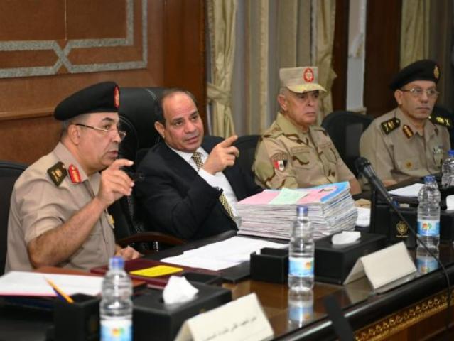الرئيس عبدالفتاح السيسى كشف الهيئة لطلاب الحربية