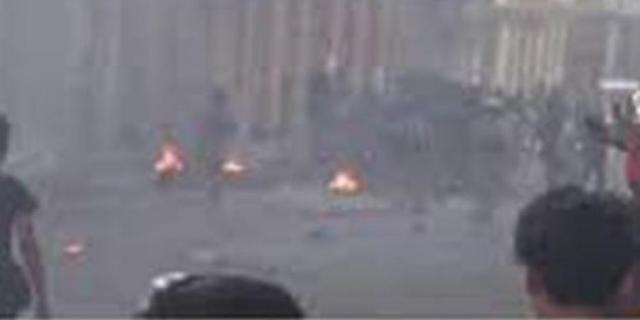 استمرار توافد المتظاهرين في ساحة التحرير.. إغلاق طرق رئيسية ببغداد إنشر على الفيسبوك إنشر على تويتر   