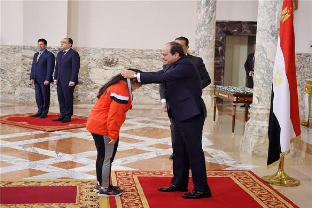  الرئيس السيسي يمنح وسام الرياضة للأبطال 