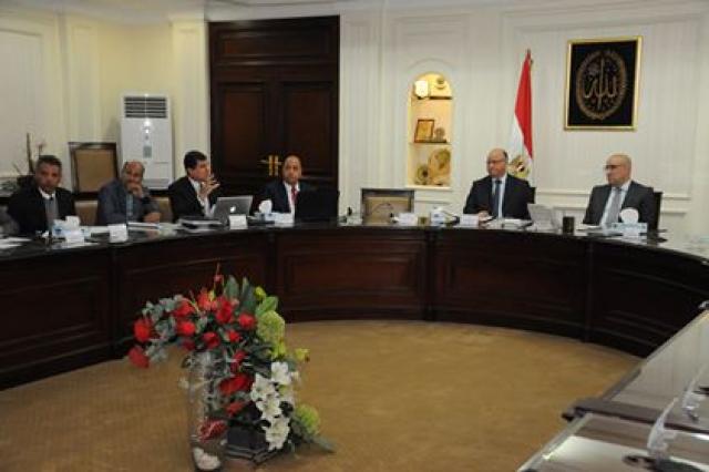 وزير الإسكان ومحافظ القاهرة يتابعان الموقف التنفيذي لمشروعي تطوير منطقة سور مجرى العيون وسوق المواردي