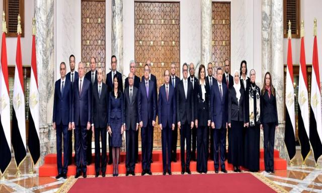 صورة الرئيس السيسى والوزراء الجدد ونوابهم