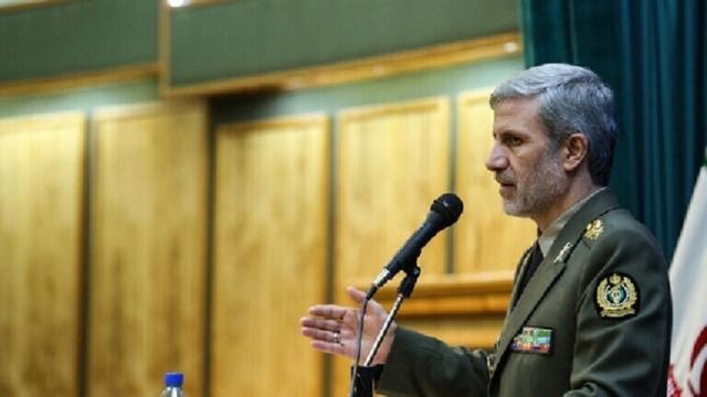  وزير الدفاع الإيراني أمير حاتمي 