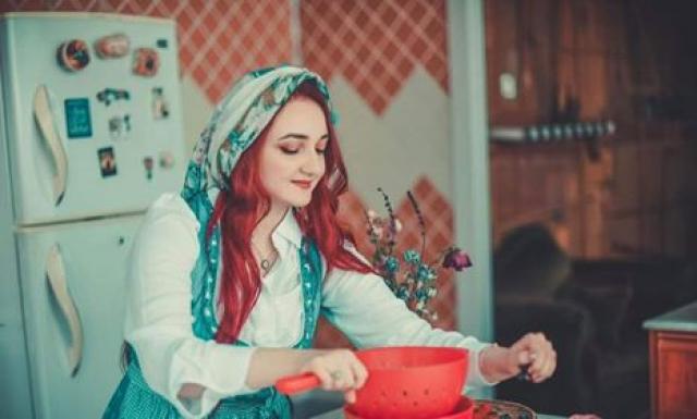 أمل الترك تستعد للمشاركة في مسابقة للطبخ في بيروت 