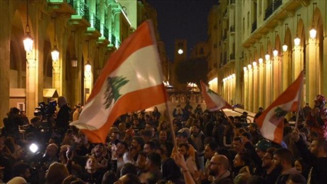 المتظاهرون اللبنانيون