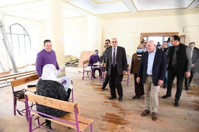 محافظ بورسعيد يتفقد أستلام شرائح التابلت