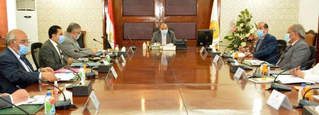 اللواء محمود شعراوى وزير التنمية المحلية يرأس الإجتماع الأول للجنة العليا للمحال العامة