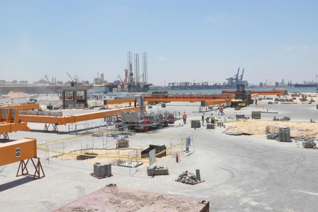 النقل: إنشاء أرصفة جديدة بميناء الإسكندرية لاستقبال السفن العملاقة