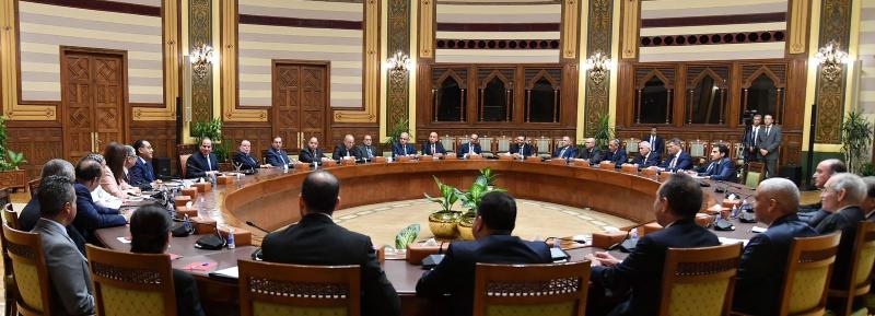 الرئيس السيسي ووفد رجال الأعمال والمستثمرين المصريين