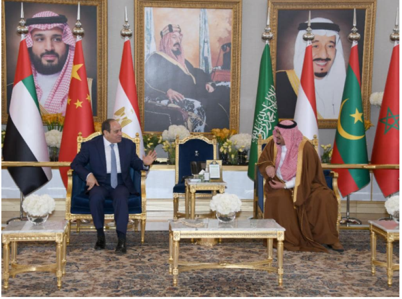 مراسم استقبال الرئيس السيسي فور وصوله الرياض للمشاركة في القمة العربية الصينية