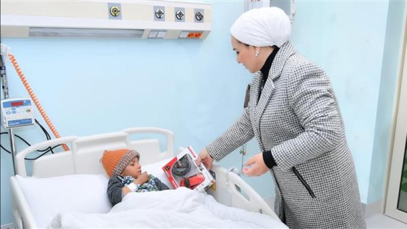 السيدة انتصار السيسي تزور مستشفى شفاء الأورمان