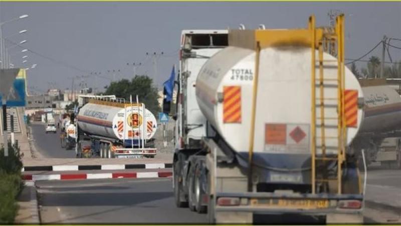 شاحنتي وقود إلى قطاع غزة 