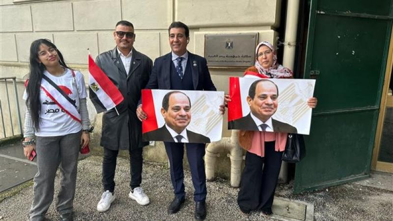 صور الرئيس السيسي تزين مشاركة المصريين في إيطاليا بالانتخابات الرئاسية 2024