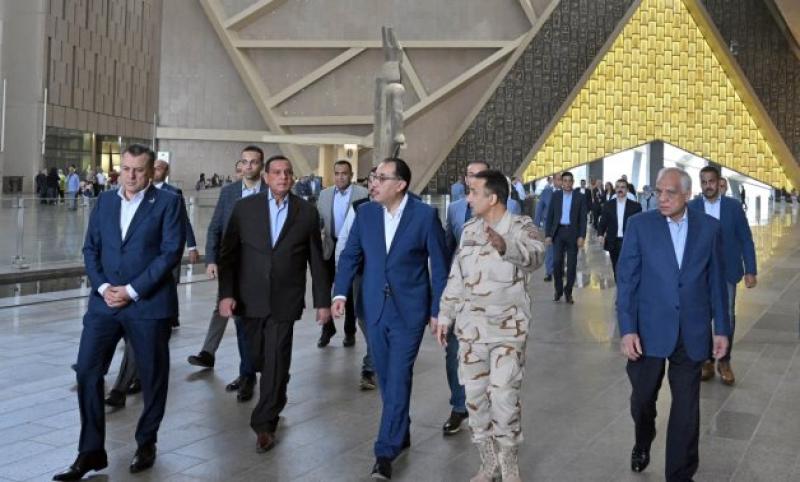 رئيس الوزراء يتفقد الأعمال بالمتحف المصري الكبير