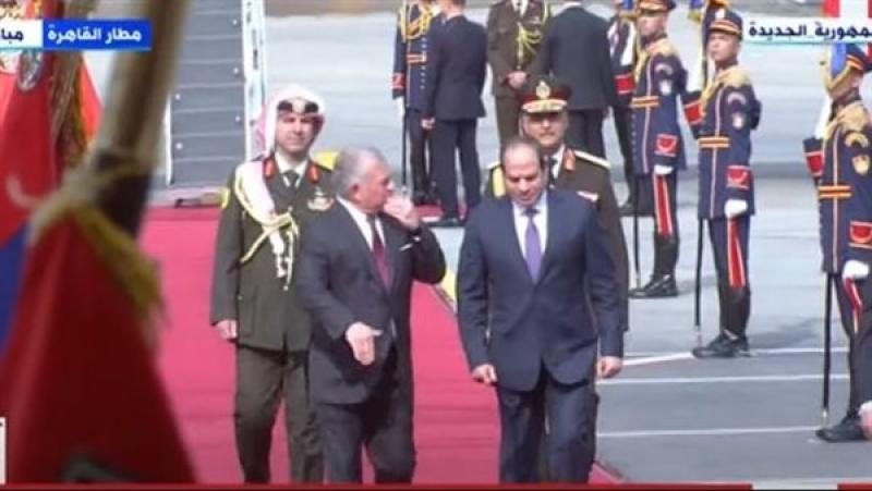 الرئيس السيسي يستقبل العاهل الأردني بمطار القاهرة