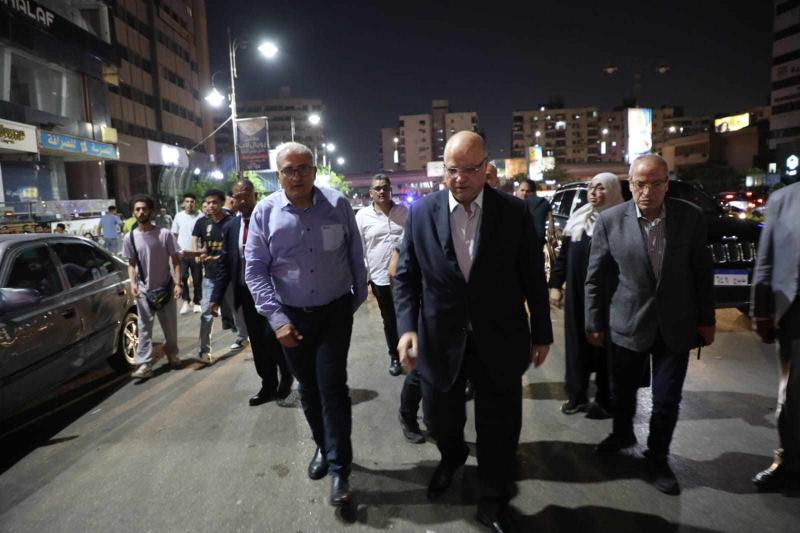 محافظ القاهرة يقود حملة مسائية 
