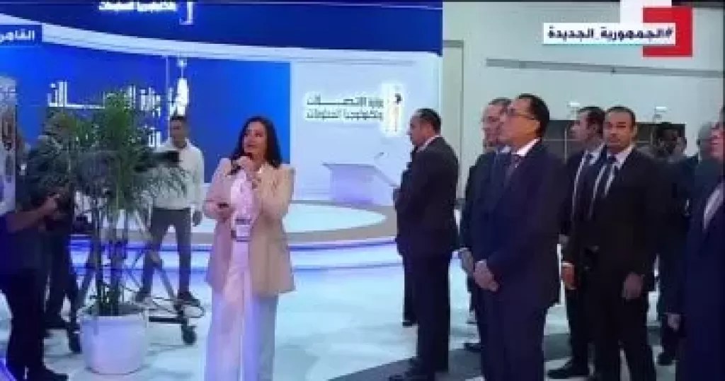 رئيس الوزراء يتفقد جناح المبادرة الرئاسية بداية جديدة بمعرض Cairo ICT 24